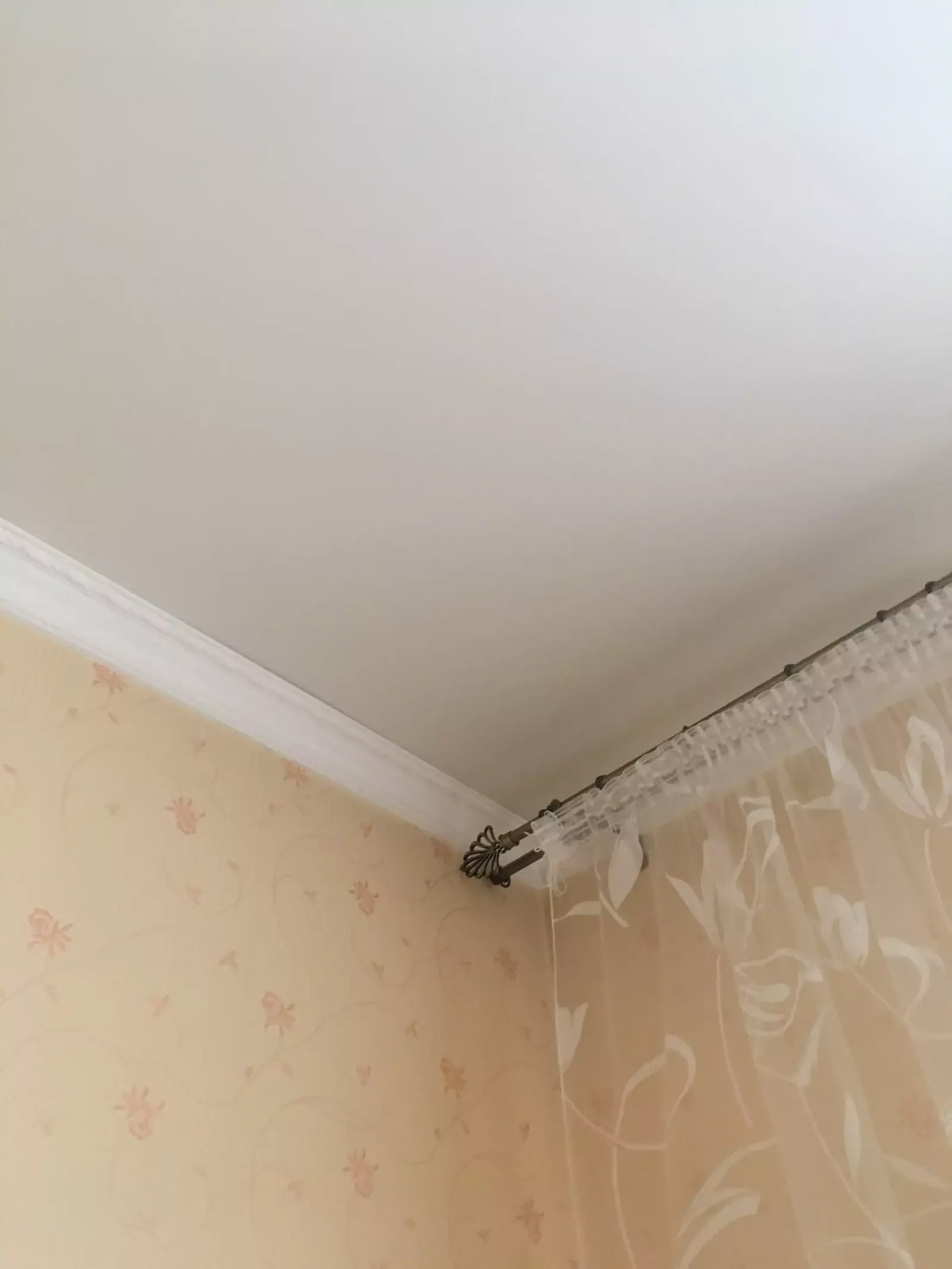 Установка натяжного потолка ПВХ в комнату — Воронеж, Генерала Лизюкова, 85, фото 1